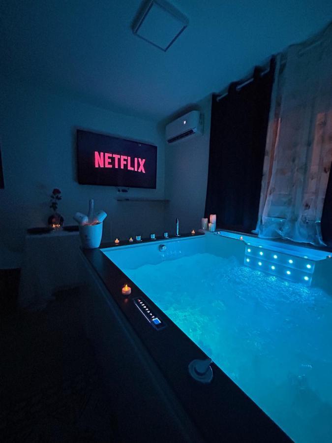 Love Room A Cannes - Appartement 25M2 Pour 2 Personnes Avec Un Jacuzzi Prive Экстерьер фото