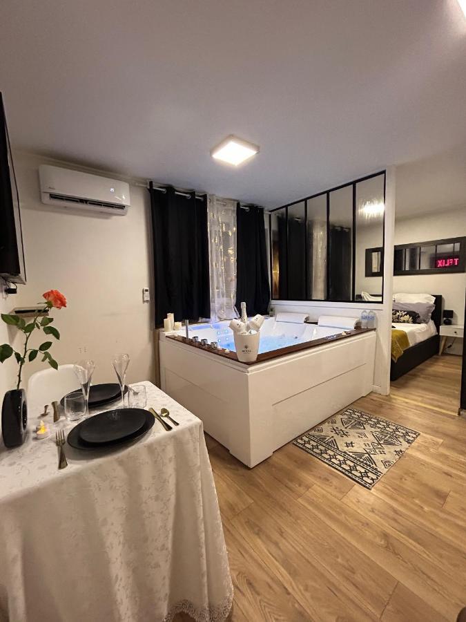 Love Room A Cannes - Appartement 25M2 Pour 2 Personnes Avec Un Jacuzzi Prive Экстерьер фото