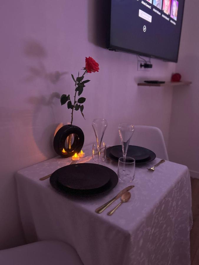 Love Room A Cannes - Appartement 25M2 Pour 2 Personnes Avec Un Jacuzzi Prive Экстерьер фото
