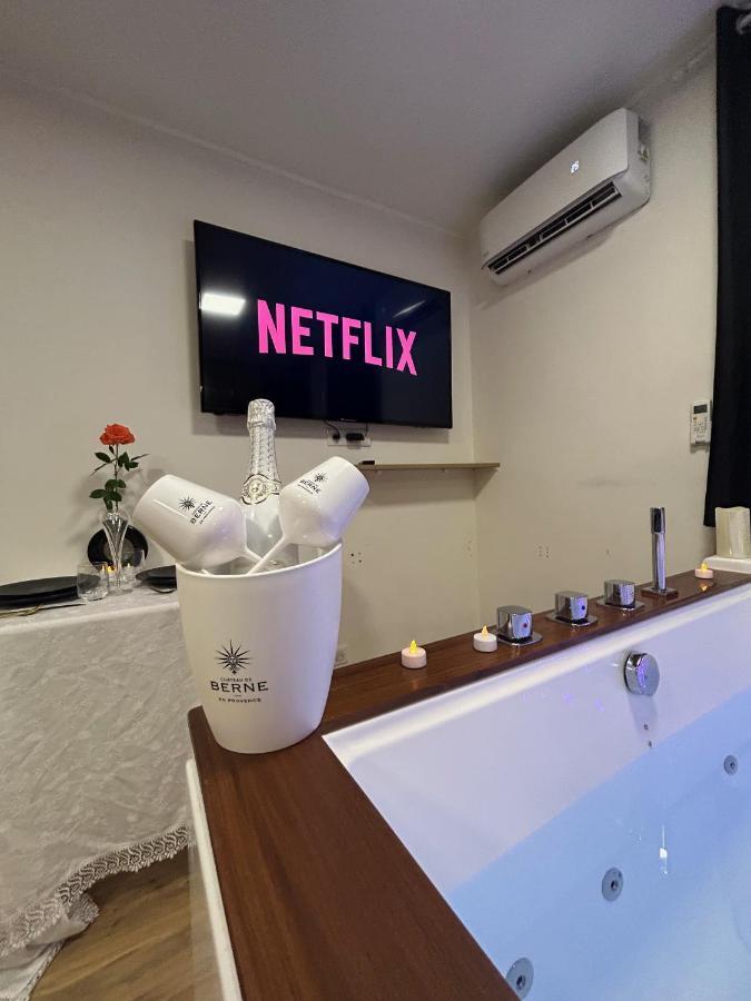 Love Room A Cannes - Appartement 25M2 Pour 2 Personnes Avec Un Jacuzzi Prive Экстерьер фото